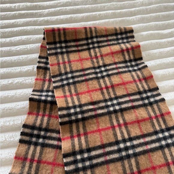 Burberry 100% Cashmere Plaid Signature Winter Scarf - Picture 5 of 7